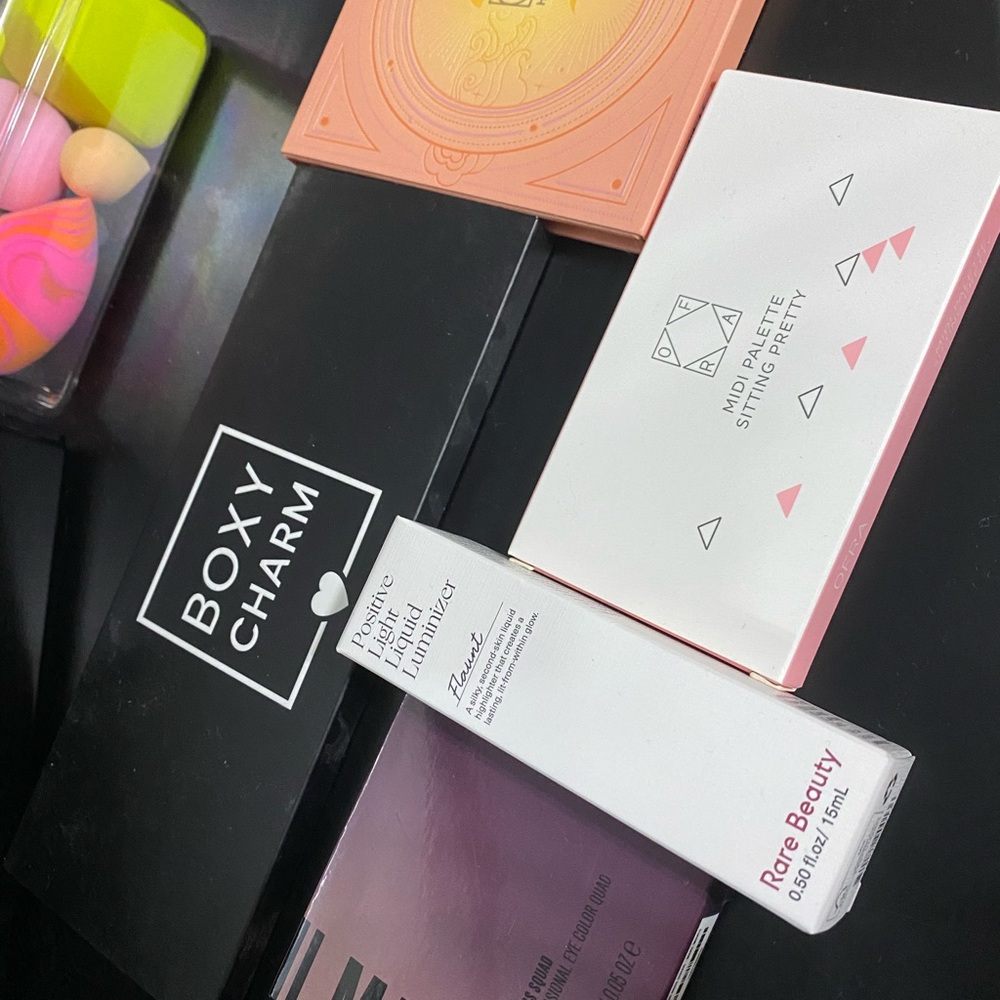 Makeup bundle - Picture 2 of 2